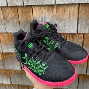 Nike Kyrie Flytrap 2 size 5.5Y